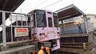 京王線9000系（ハローキティラッピング）各駅停車京王八王子行を撮った。