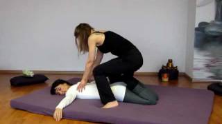 Thai Yoga Massage in der Bauchlage