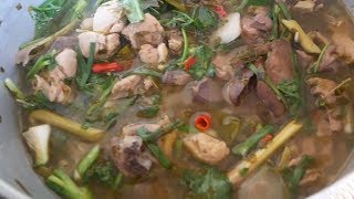 สูตรเด็ด!! ต้มไก่บ้าน ใบมะขามอ่อน Spicy Chicken Soupby แม่มาลี EP.272 - ครัวบ้านโนน