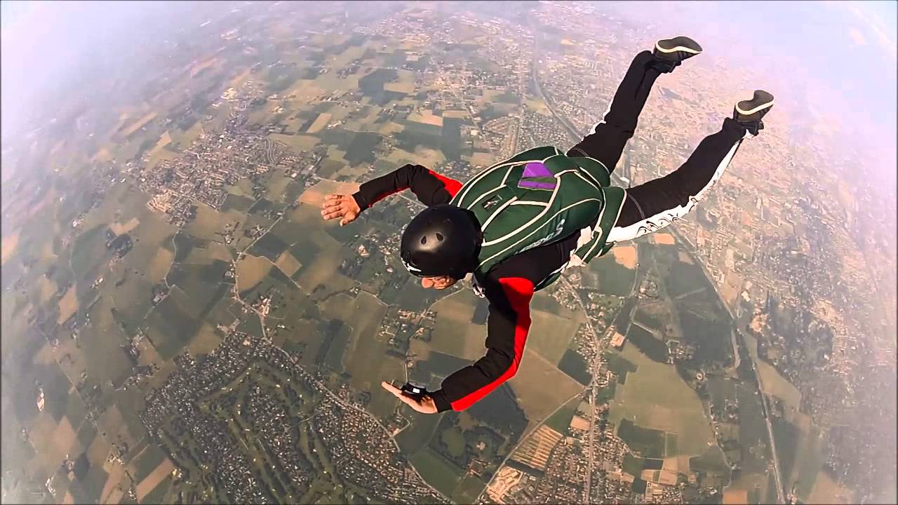 Brevet B Parachutisme - YouTube