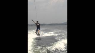 WakeBoarding One Hand - A Newbee