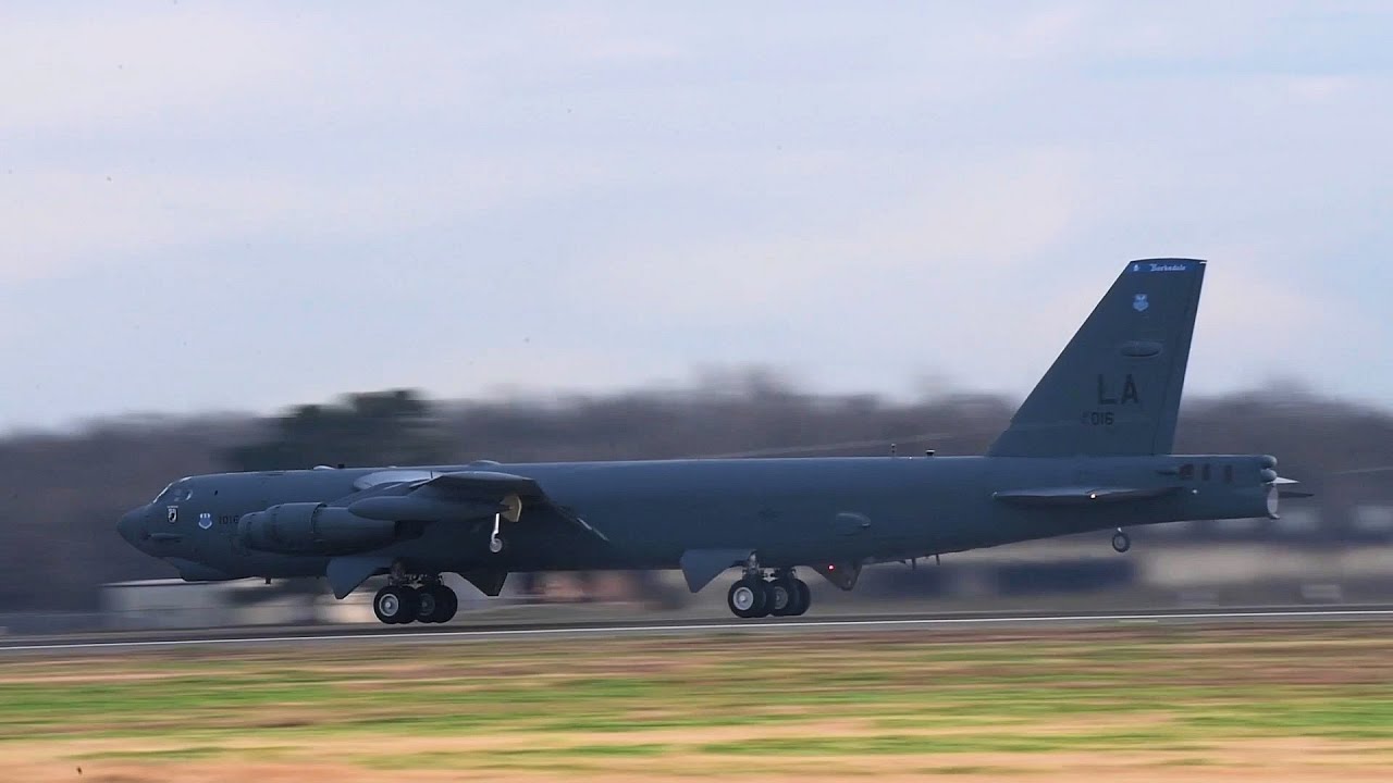 B-52s Take Off For Middle East - YouTube