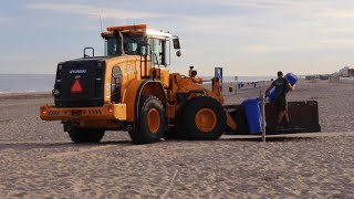 Strand schoonmaken flinke klus: 'Een paar uur aanpoten'