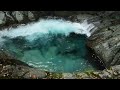 息をのむほど美しく青い峡谷の風景　滝と清流の音　【自然風景＋環境音】