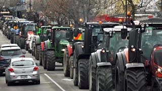 Farmers take to streets across Aotearoa protesting range of issues