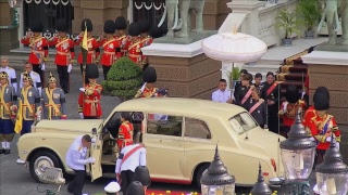 29 ต.ค. 60 (09.30 น.) พระราชพิธีเลี้ยงพระ และอัญเชิญพระโกศพระบรมอัฐิขึ้นประดิษฐานพระวิมาน