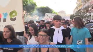 CROTONE: MANIFESTAZIONE DI PROTESTA DEGLI STUDENTI DEL PERTINI E NAUTICO