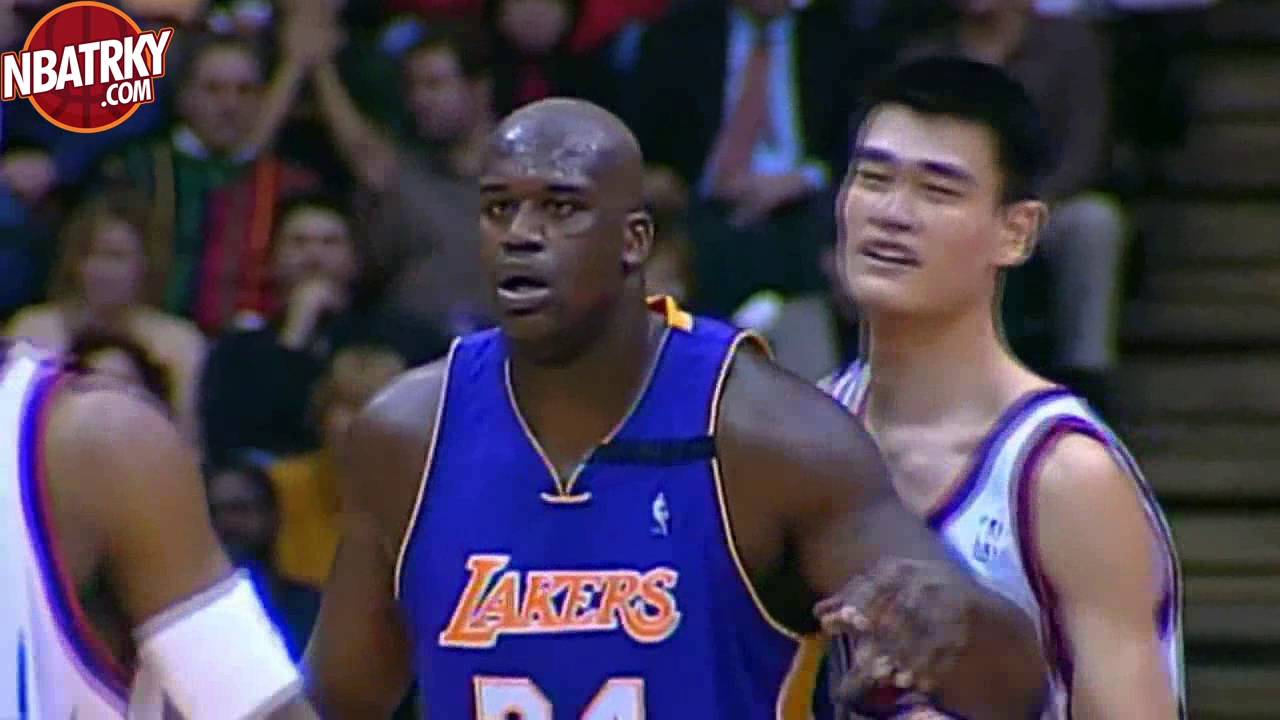 Devlerin Çarpışması - Yao Ming Vs. Shaquille O'Neal - YouTube