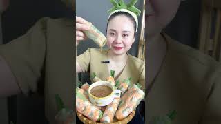 Mời mọi người Mukbang gỏi cuốn chấm mắm nêm và bún riêu sườn với em ạ