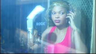 WEMA AKIWA STUDIO AKIREKODI NYIMBO YA MBONI YANGU