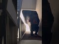 como mover un sofa reclinable bajandolo por las escaleras por un profesional en la mudanza