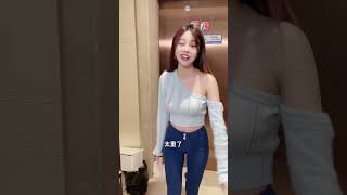 美女醉酒送快递，开门后不走了，兄弟们我该怎么办？！#shorts