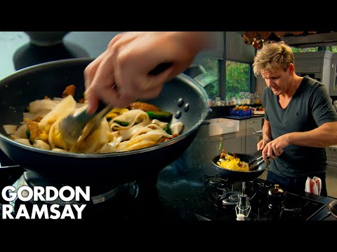 Gordon Ramsay S Chicken Stir Fry With Rice Noodles Recipe Geeks