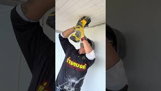 ผ่าแผ่นฝ้าด้วยหินเจียร์ #ช่างแบงค์เองจ้า #ช่างไฟฟ้าสระบุรี #DeWALT #DeWALTDCG409N #ผ่าฝ้า