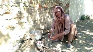 Dadi Bakhto making tea 😘