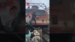 Congress Workers Stop Train At Mumbai, In Protest Against ED Questioning Of Sonia Gandhi
