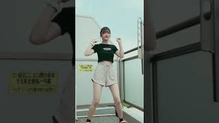 【TikTok】可愛い子がベランダのスリッパ買って踊ってる #shorts