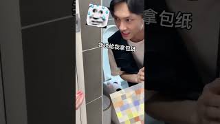 肉橙：真奇怪啊爸爸上廁所還要吃包紙，什麼癖好呀？ #funny#坑爹#搞笑