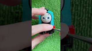 【トーマス】♡ハッピーセット2023 トーマスのシールをはるよ！トーマスのみのバージョンです！【Thomas \u0026 Friends】#shorts