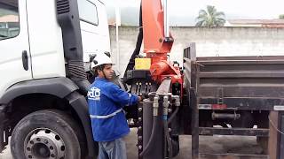 Operação com Guindauto articulado caminhão Munck alavancas