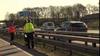 Gaffer bei Autobahnunfall: Pkw hält auf linker Spur der Gegenfahrbahn