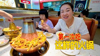 媳婦帶孩子去市區，早飯午飯一起吃，看看都有什麼 | Take the children to taste the delicious food