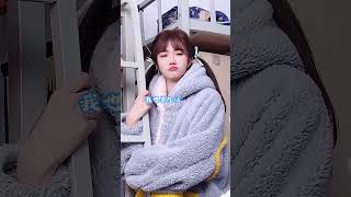 街拍(635) 可爱小姐姐是这样跟室友要账的！#街拍美女 #shorts #tiktok #抖音 #太古里 #成都 #网红 #小姐姐 #美女 #熟女 #少妇 #光棍 #单身狗 #大长腿美女