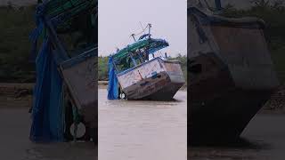 Fishing Boat Accident || Damaged Boat Remains still there !!! THARATHATTI IRUKU