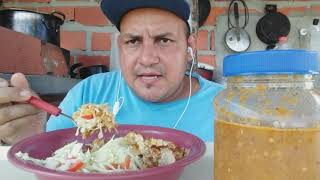 Almoçando com o Nathan asmr. Arroz feijão ovos fritos e salada.