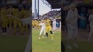 “Mambo No. 5” Batter Walk-Up | Savannah Bananas #shorts #baseball#walkup #mambono5 #dance #nanas