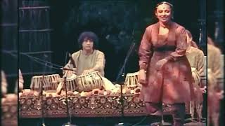 Ustad Zakir Hussain Accompanies HIS WIFE! 😍 #music #indianclassicalmusic #classicaldance #kathak