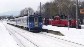 特急【オホーツク３号】　白滝駅で臨貨を追い越し