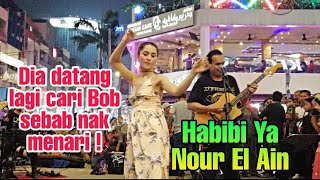 Dia nak Bob nyanyi lagu yang dia mintak tu. Safi dari Uzbekistan ni nak menari ular lagi.