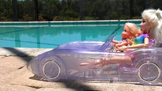 Water car ! Elsa & Anna toddlers - pool fun - Barbie dolls