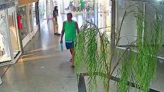 Polícia Civil divulga imagens que mostram momento em  que mulher põe fogo loja do Campos Shopping