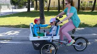 La Family Bike per trasportare 2 bambini in bicicletta con i seggiolini anteriori