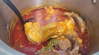 Caldo de Res Con Patas En Chile Guajillo Sin Verduras