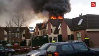 Verwarde man steekt woning in brand en springt uit raam, bewoners complex geëvacueerd