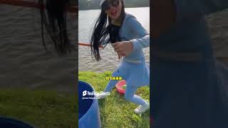 美女釣上的魚裝滿了魚簍！ #釣魚 #fishing #funny