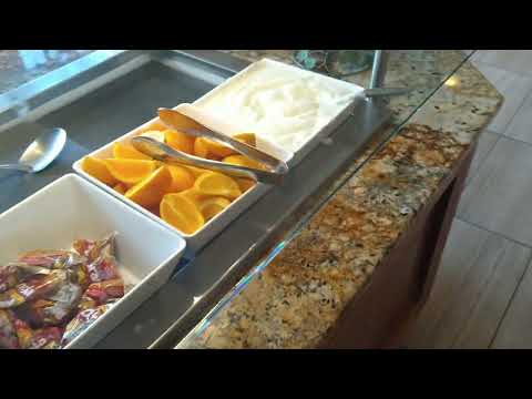 Does Kalahari have complimentary breakfast?