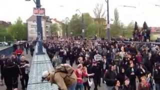 Walpurgisnacht - Demo zieht über die Treskowbrücke