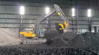 Crushing coal with the BF90.3 S4 crusher bucket