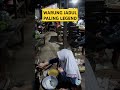 suasana warung legend dengan nuansa jadul