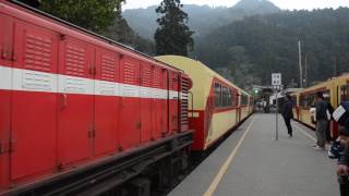 嘉義阿里山小火車 -(奮起湖車站) 開車 1