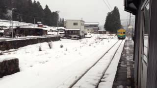 富山地方鉄道特急電鉄富山行き音沢駅通過