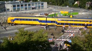 Spoorwegovergang Bilthoven // Dutch railroad crossing