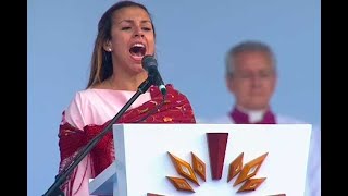 La voz de Maía deslumbró durante la misa de Francisco en el parque Simón Bolívar de Bogotá