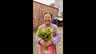 生活要有仪式感，在女神节来临的日子里，我不允许我妈妈去羡慕任何人，不就是花吗，妈妈也有，女神们节日快乐