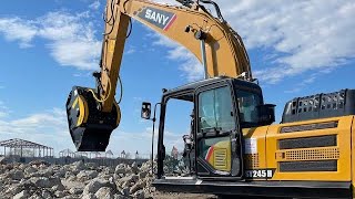 Экскаватор SANY SY245H с дробильным ковшом / SANY SY245H excavator with crusher bucket