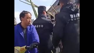 这个视频火了！比抢劫老人甘蔗更可怕的是 城管執法外包？4年承包費2437萬 ……黑社会啊